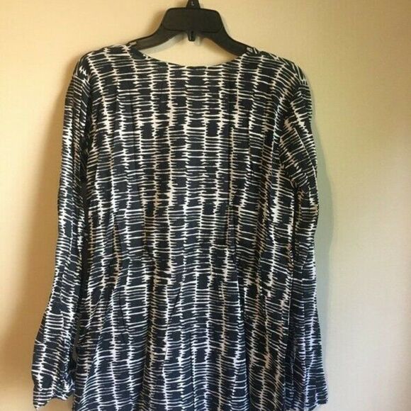 See design medium black and white long sleeved top - Picture 4 of 4